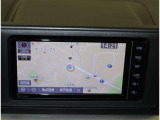 純正ナビを装備。タッチパネル式で使いやすく、お出かけもラクラクです。