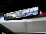 荷物や乗員にさえぎられず、カメラ画像で常にクリアな後方視界を確保できるデジタルインナーミラーを搭載しております。