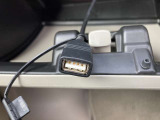 USB接続ケーブルがありナビと接続可能です
