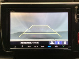 バックでの車庫入れも安心です! リアカメラが付いているバックモニター付のナビを装備しております。操作線もついており距離感も画面から確認できます。