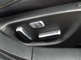 運転席はパワーシートなのでお好みのドライビングポジションに調整可能です♪