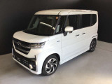 斜め45度のスタイリッシュな顔立ち