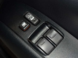 運転席と助手席のみパワーウィンドウを装備しています。
