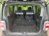 普段のお買い物や通勤、送迎等に十分な荷室スペースを確保しております。セカンドシートを倒すと、大きな荷物の積載も可能です♪
