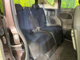 後部座席も気になるようなキズ・汚れやへたり等、大きなダメージはなく、良好な状態です。