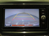 【バックモニター】後ろのカメラの映像がモニターに映し出されるので、後方の見えない死角や、障害物との距離などもしっかり安全確認することができます!