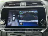 【アラウンドビューモニター】周囲を見渡せる映像で、スムースな駐車をサポートします