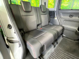 後部座席も気になるようなキズ・汚れやへたり等、大きなダメージはなく、良好な状態です。
