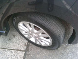 お洒落は足元から!アルミホイールが装備されております。