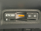 有料道路をキャッシュレスで通行できるETC車載器付きです。運転席足元に設置されています。ETCセットアップ費用は含まれておりません。別途必要となります。