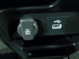 12V電源ソケットを設置しております。周辺機器の充電にご利用頂けます☆便利な充電用USBジャックも付いています☆