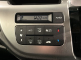 オートエアコンがついていますので、簡単操作で快適に過ごせます。希望の温度に自動調整してくれるのが便利です。