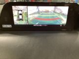 狭い場所での駐車やすれ違いなどでより的確な運転操作に役立つ360&deg;ビューモニターが装備されています。