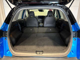 後席を折りたたむととても広い荷室になります。荷物もしっかり積み込めます!