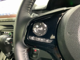 ステアリングにオーディオ操作スイッチが付いています。オーディオ画面に直接タッチしなくても操作が出来ますので、運転に集中できます。