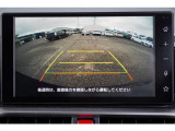 【バックモニター】 後退時に車両の後ろ側を表示します。車庫入れなどでバックする際に安心です。