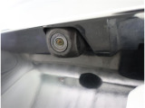 バックカメラが付いているので後方確認が非常にしやすいです。今や運転初心者も熟練者も必須装備!ついていて損はないですね♪