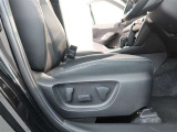 パワーシート搭載。微妙な調整が手軽にでき、ピッタリなポジションで運転することが可能です。