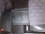 助手席下に小物入れがあります!