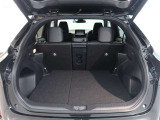 ワゴンならではの広々としたラゲージスペースを備えています。ライフスタイルに合わせていろいろな物を積み込めます!