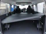 タイプⅡベットキットが搭載!!ワイドならではの広々空間で車中泊やアウトドアにお使いいただけます!!