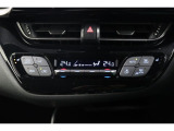 運転席と助手席、それぞれ温度調節ができ、オールシーズン快適なオートエアコンとなっております!