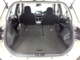 セカンドシートを倒すとさらに広々のラゲッジスペース