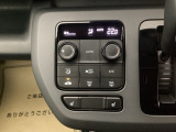 オートエアコンはこまめに温度調節するので、燃料の消費量をより少なくできます。シートヒーター付きなので寒い日も快適です。