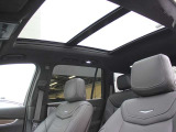 電動サンルーフ装備で開放的なドライブが楽しめます。