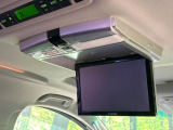 【フリップダウンモニター】大画面モニターで後席でもエンタメをお楽しみいただけます。小さなお子様にも大人気の装備です♪