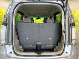 普段のお買い物や通勤、送迎等に十分な荷室スペースを確保しております。セカンドシートを倒すと、大きな荷物の積載も可能です♪