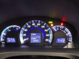 とっても見やすいメーターです。夜間時はラグジュアリーな気分にさせてくれる照明が魅力ですので、夜のドライブも楽しみになりますよ♪