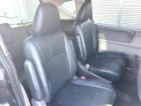 後部座席も気になるようなキズ・汚れやへたり等、大きなダメージはなく、良好な状態です。