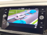 ●レーンキーピングアシスト:走行車線の逸脱を教えてくれる機能。走行時に、クルマが車線から外れていることをカメラが検知すると、ステアリングを微振動させてドライバーに警告します。