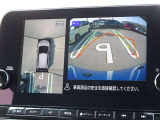 【アラウンドビューモニター&バックモニター】クルマを真上から見下ろしているかのような映像が表示され、周囲の状況がひと目で把握できるので、安心してスマートに駐車できます。駐車が苦手な方にオススメです!