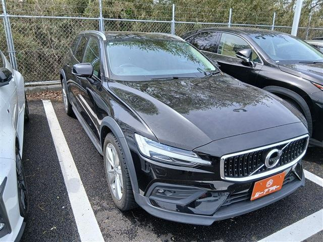 V60クロスカントリー B5 AWD 4WD 禁煙車 純正ナビ ブラックレザー