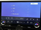 ブルートゥースに接続することにより、スマホに入ったお気に入りの音楽を車内で楽しむことができます♪あると本当に便利な機能になっています!