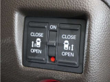 ◆両側電動スライドドア◆狭い駐車場でも乗り降りが楽々♪お子様が隣の車にドアを当ててしまう心配もございません!小さなお子様連れの方もこれで安心。