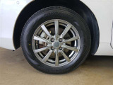 足元にはスタイリッシュな社外アルミホイールを装着!