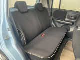 後部座席も気になるようなキズ・汚れやへたり等、大きなダメージはなく、良好な状態です。