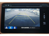 【バックカメラ】後方の映像がリアルタイムで確認できるため、初心者の方や運転に自信のない方でも安心して車庫入れができます!狭い駐車場はもちろん、雨の日や夜間でもストレスなく駐車することができます。