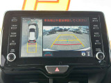 【全周囲カメラ】クルマの真上から見ているかのような映像が見れるので、駐車が苦手な方には特にうれしい装備です♪
