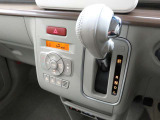 小ぶりなシフトレバーは、女性にも扱いやすい操作性を備えています。