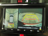 パノラミックビューモニター付きです。車両を上から見たような映像をディスプレイオーディオ画面に表示。運転席からの目視だけでは見にくい、車両周辺の状況をリアルタイムでしっかり確認できます。