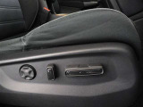 パワーシート搭載。微妙な調整が手軽にでき、ピッタリのポジションで運転することが可能です。