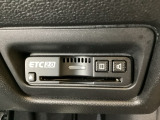 ハンドルの右下にETC2.0がついています。高速道路の料金所の通過も楽々です!。 カードの取り出しもしやすい場所についています。