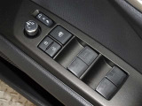 電動格納式ドアミラー・パワーウインドウを装備しています。