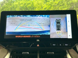 【パノラミックビューモニター】専用のカメラにより、上から見下ろしたような視点で360度クルマの周囲を確認することができます☆死角部分も確認しやすく、狭い場所での切り返しや駐車もスムーズに行えます。