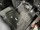 嬉しい純正フロアマット付き♪ 状態も良好です(^^♪
