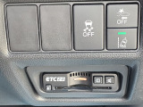 ETC2.0車載器が装備されております。路車協調システムによる運転支援サービスを受けることができる車載器です。カードを挿入して直ぐに使えるようセットアップ(有料)してお渡しします。